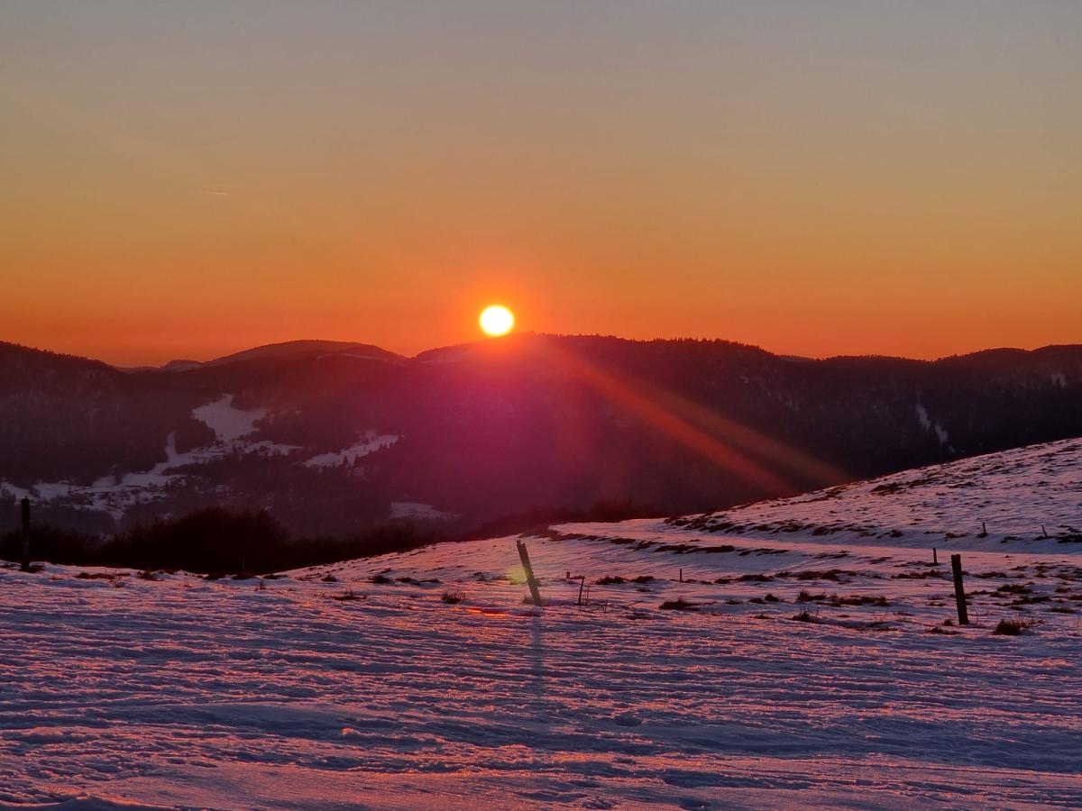 Couché de soleil sur les crêtes des Vosges.